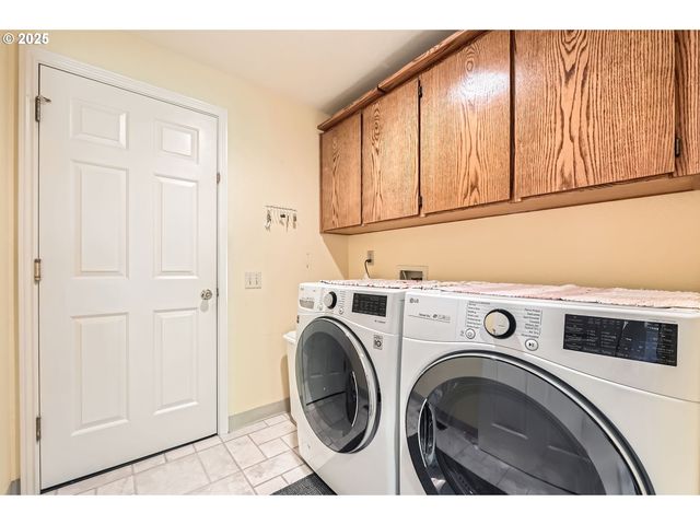 1725 N LAURELWOOD Loop, Canby, OR 97013