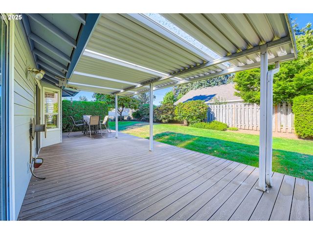 1725 N LAURELWOOD Loop, Canby, OR 97013
