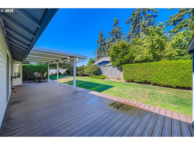 1725 N LAURELWOOD Loop, Canby, OR 97013