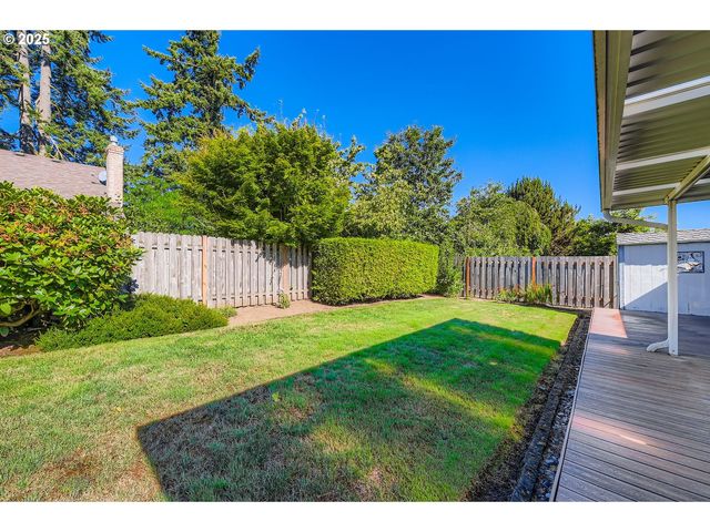 1725 N LAURELWOOD Loop, Canby, OR 97013
