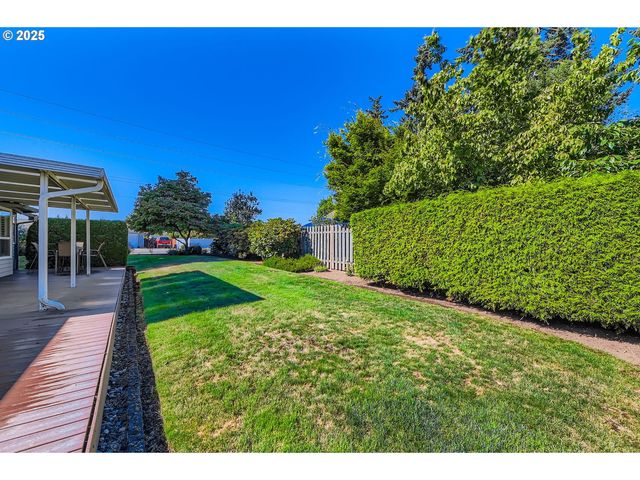 1725 N LAURELWOOD Loop, Canby, OR 97013
