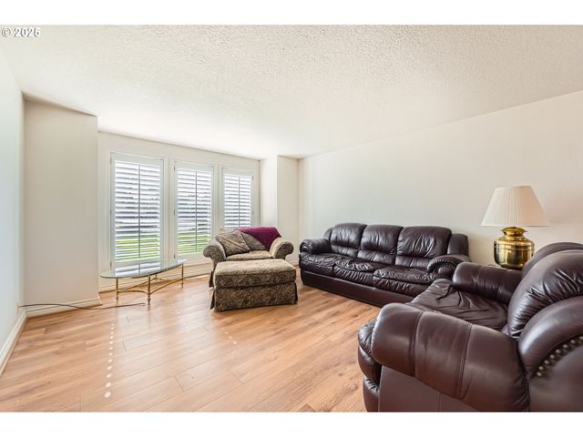 1725 N LAURELWOOD Loop, Canby, OR 97013