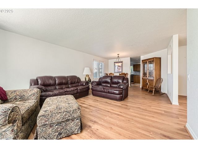 1725 N LAURELWOOD Loop, Canby, OR 97013