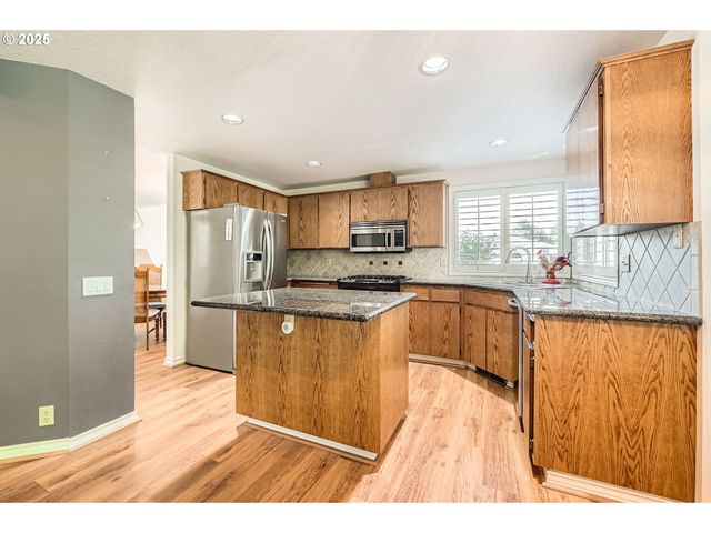 1725 N LAURELWOOD Loop, Canby, OR 97013