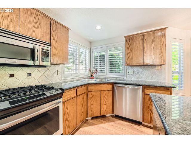 1725 N LAURELWOOD Loop, Canby, OR 97013