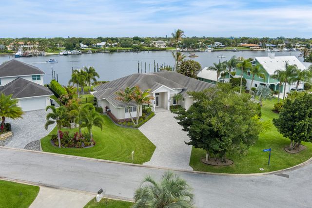 3973 SE Topsail Court, Stuart, FL 34997