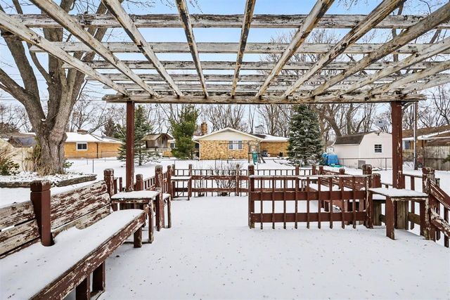 1829 Nash Drive, Saint Joseph, MI 49085