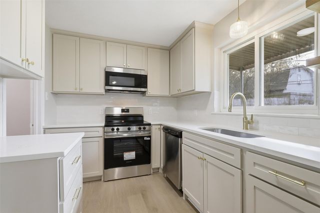 7833 Davenport Avenue, Fort Worth, TX 76116