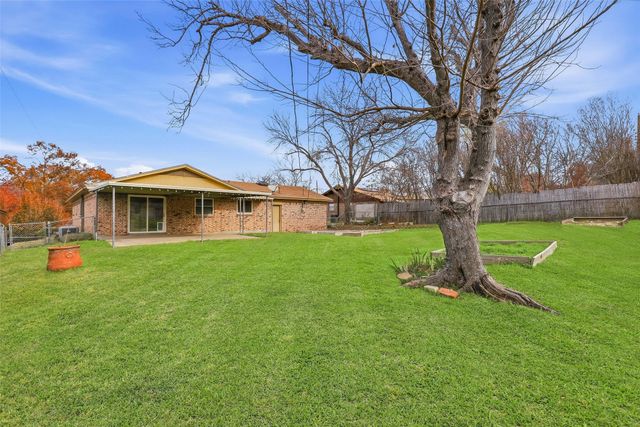 7833 Davenport Avenue, Fort Worth, TX 76116