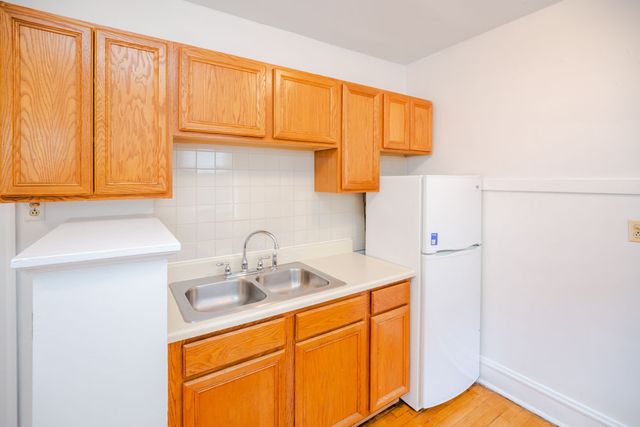 4835 N Hoyne Avenue 2B, Chicago, IL 60625