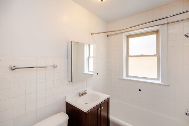 4835 N Hoyne Avenue 2B, Chicago, IL 60625