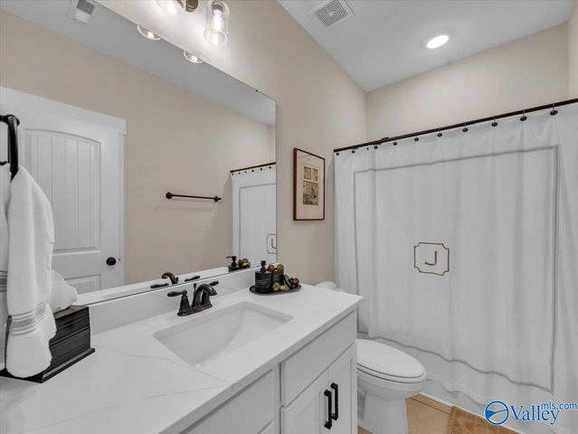 9104 Ohms Circle SE, Owens Cross Roads, AL 35763