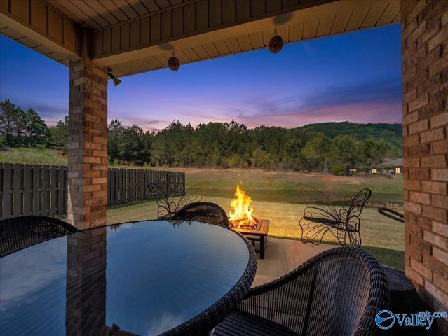 9104 Ohms Circle SE, Owens Cross Roads, AL 35763