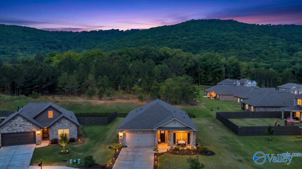 9104 Ohms Circle SE, Owens Cross Roads, AL 35763