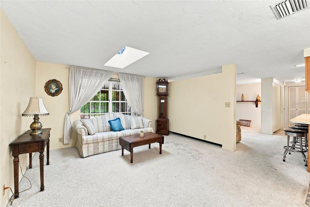 Image 12 of property listing at 7812 2ND AVENUE NW, Bradenton, FL 34209