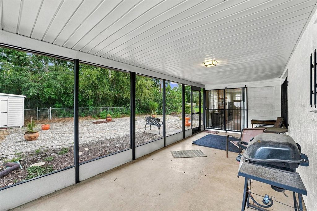Image 36 of property listing at 7812 2ND AVENUE NW, Bradenton, FL 34209