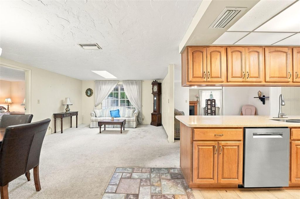 Image 6 of property listing at 7812 2ND AVENUE NW, Bradenton, FL 34209