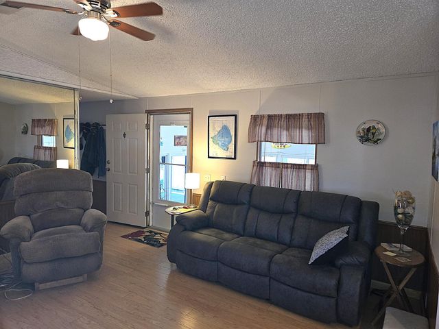 1365 Chobee Loop, Okeechobee, FL 34974