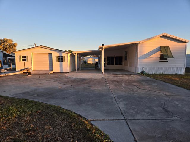 1365 Chobee Loop, Okeechobee, FL 34974
