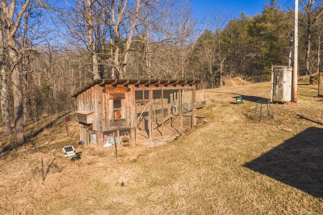 1141 Dobbins Farm RD, Floyd, VA 24091