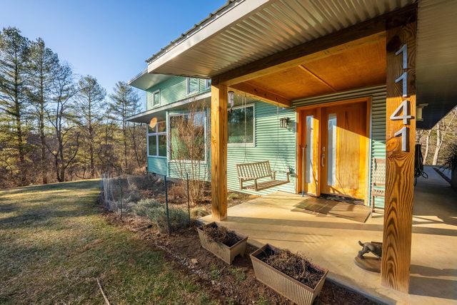 1141 Dobbins Farm RD, Floyd, VA 24091