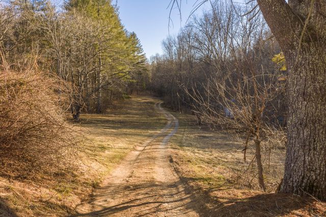 1141 Dobbins Farm RD, Floyd, VA 24091