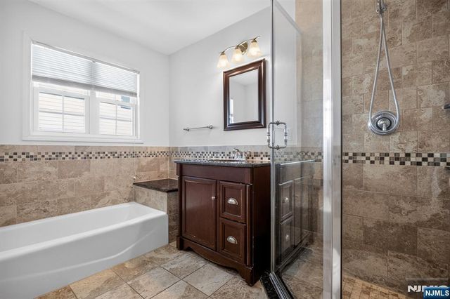 508 2nd Avenue 2, Lyndhurst, NJ 07071