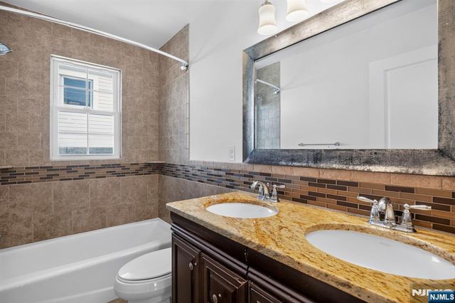 508 2nd Avenue 2, Lyndhurst, NJ 07071