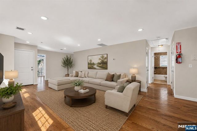 508 2nd Avenue 2, Lyndhurst, NJ 07071