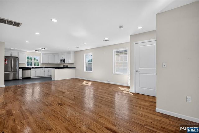 508 2nd Avenue 2, Lyndhurst, NJ 07071