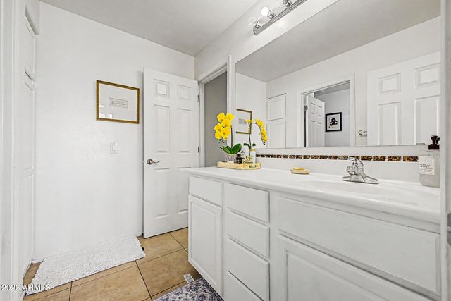 2141 W IAN Drive, Phoenix, AZ 85041