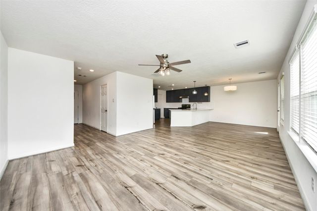 2916 Shimmer Edge Drive, Katy, TX 77493