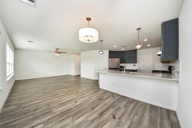 2916 Shimmer Edge Drive, Katy, TX 77493
