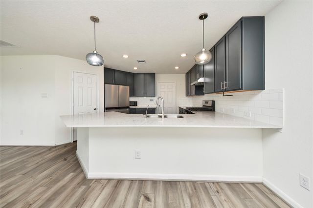 2916 Shimmer Edge Drive, Katy, TX 77493