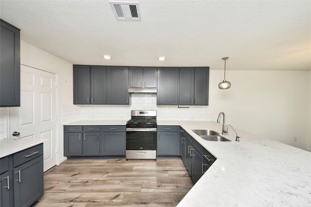 2916 Shimmer Edge Drive, Katy, TX 77493