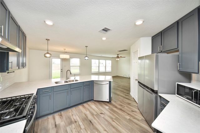 2916 Shimmer Edge Drive, Katy, TX 77493