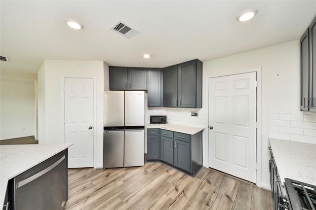 2916 Shimmer Edge Drive, Katy, TX 77493