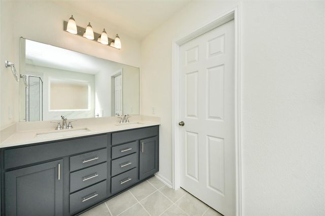 2916 Shimmer Edge Drive, Katy, TX 77493