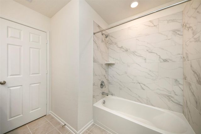 2916 Shimmer Edge Drive, Katy, TX 77493