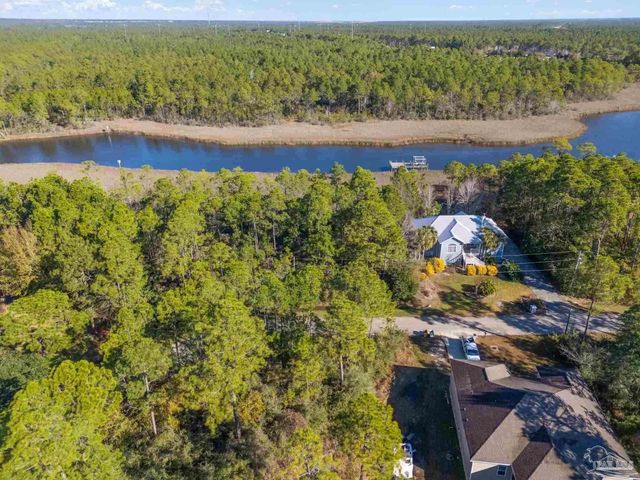 5599 Del Rey Dr, Milton, FL 32583