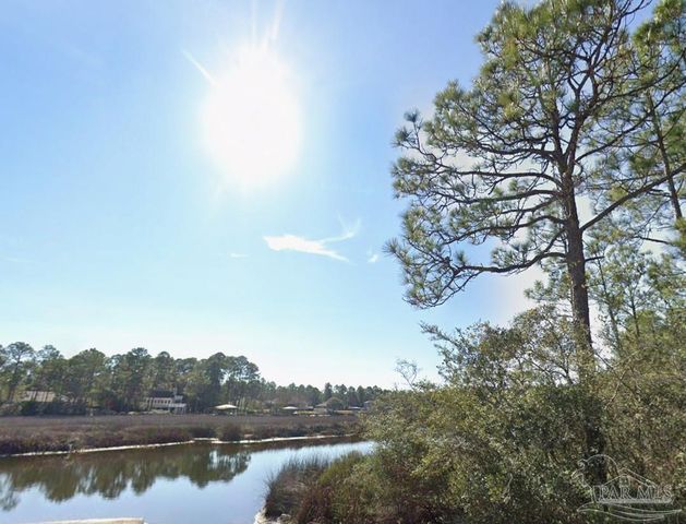 5599 Del Rey Dr, Milton, FL 32583