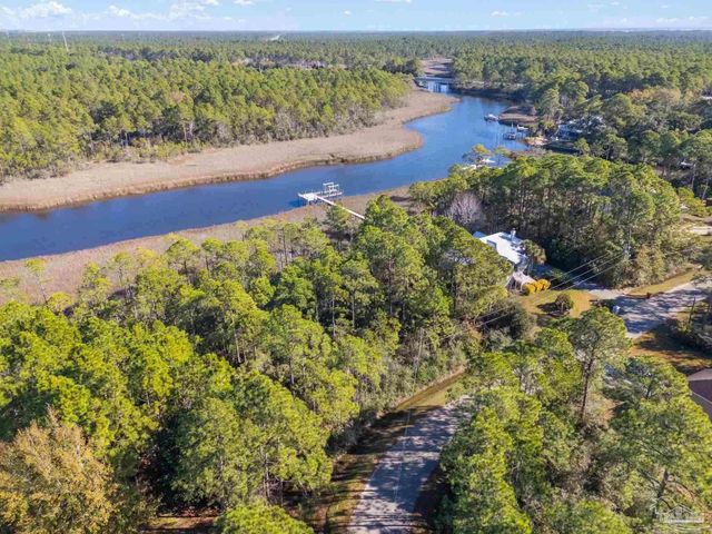 5599 Del Rey Dr, Milton, FL 32583