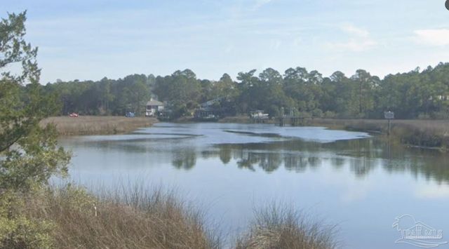 5599 Del Rey Dr, Milton, FL 32583