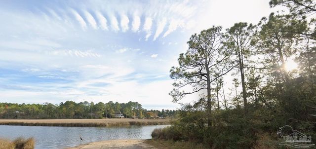 5599 Del Rey Dr, Milton, FL 32583