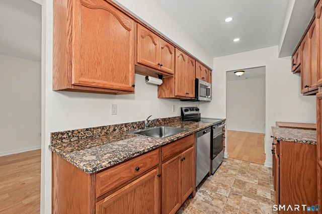 73 Riverside Avenue 3A, Stamford, CT 06905
