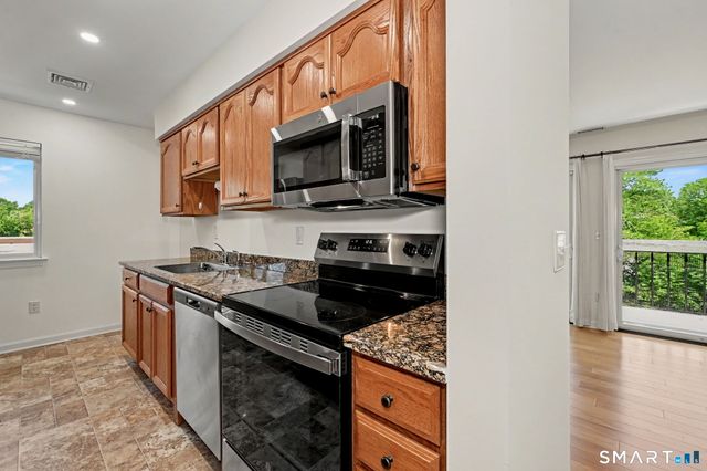73 Riverside Avenue 3A, Stamford, CT 06905