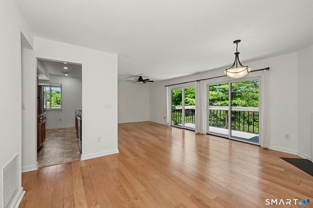73 Riverside Avenue 3A, Stamford, CT 06905