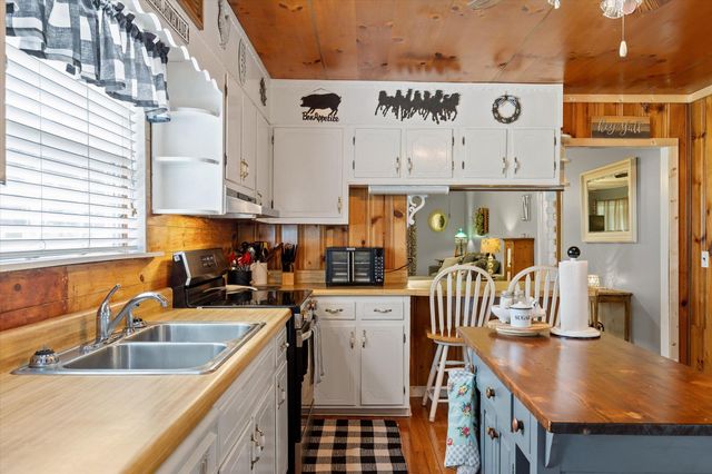 945 N Maple Street, Whitwell, TN 37397