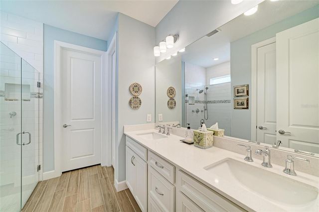16341 HIDDEN OAK LOOP, Lakewood Ranch, FL 34211