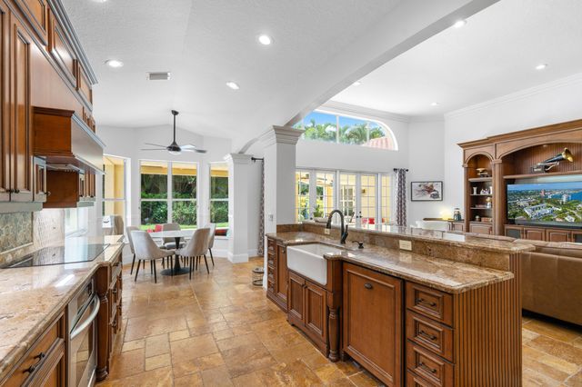 7795 LA CORNICHE Circle, Boca Raton, FL 33433